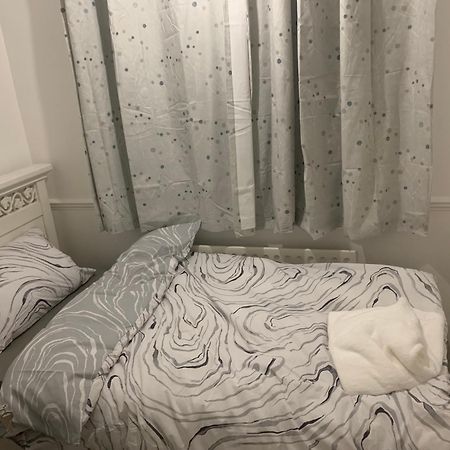 At Apex House Single Room Horndon-on-the-Hill Екстериор снимка